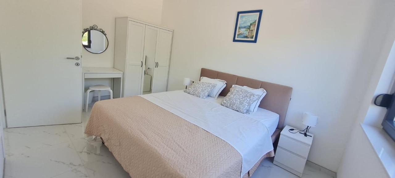 Apartmani Mariosa Vrbnik Eksteriør bilde